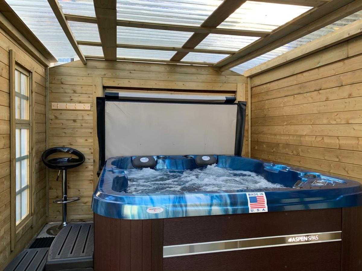 Relaxing Home - 7-10Min To Bournemouth Sandy Beach By Car - Private Garden, Parking And Spa 외부 사진