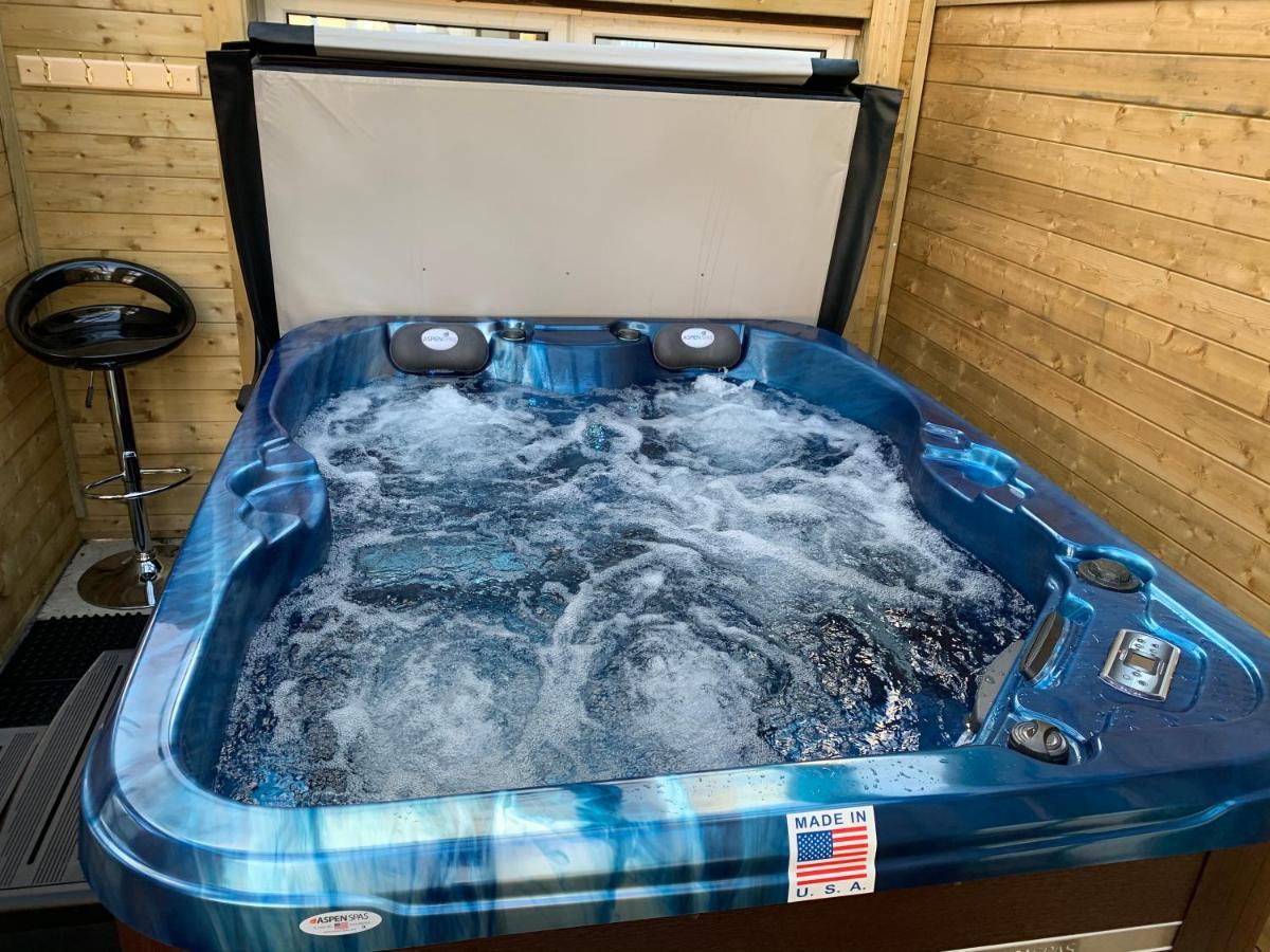 Relaxing Home - 7-10Min To Bournemouth Sandy Beach By Car - Private Garden, Parking And Spa 외부 사진