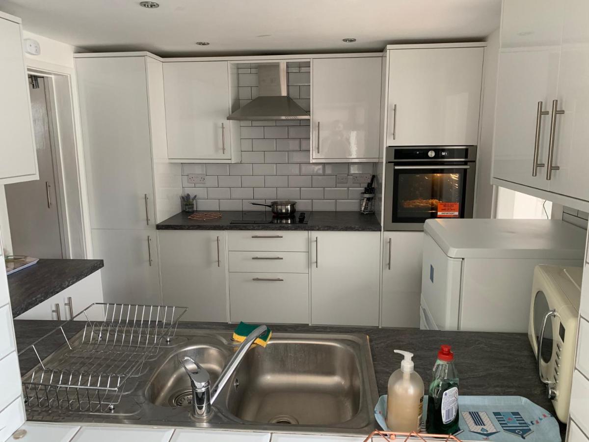 Relaxing Home - 7-10Min To Bournemouth Sandy Beach By Car - Private Garden, Parking And Spa 외부 사진